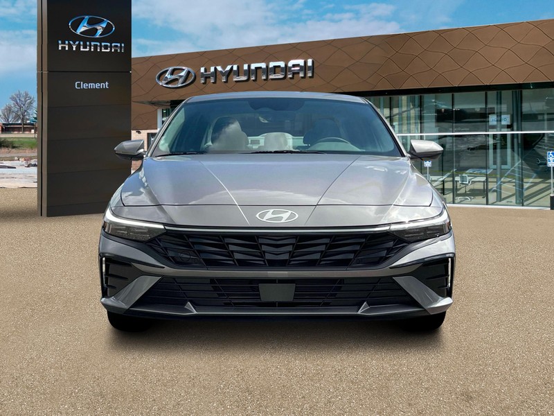 Hyundai Elantra Vehicle Image 12