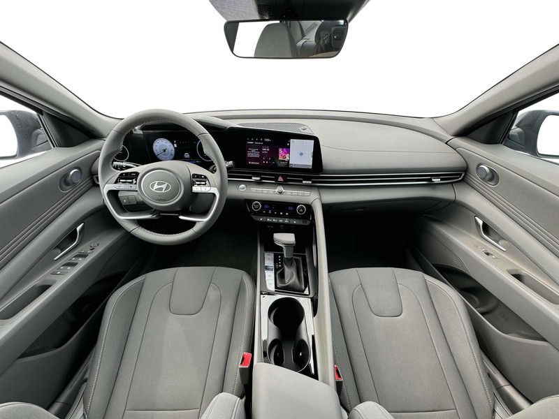 Hyundai Elantra Vehicle Image 13