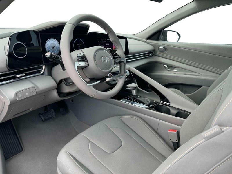 Hyundai Elantra Vehicle Image 14