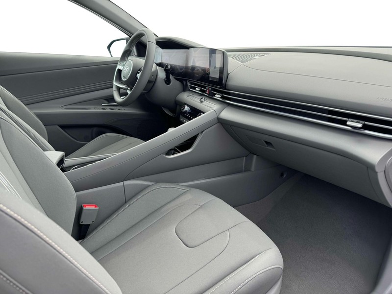 Hyundai Elantra Vehicle Image 15