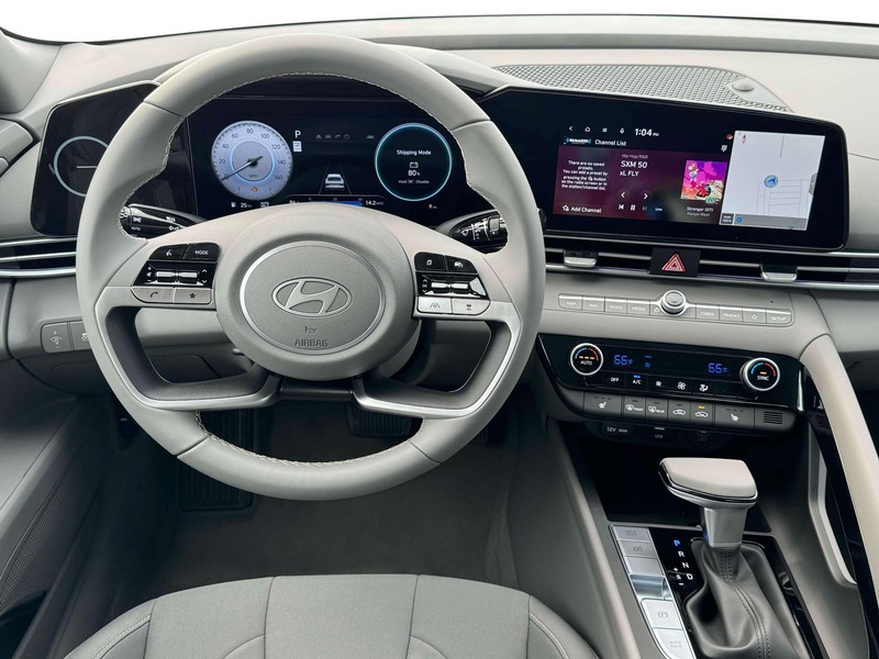 Hyundai Elantra Vehicle Image 17