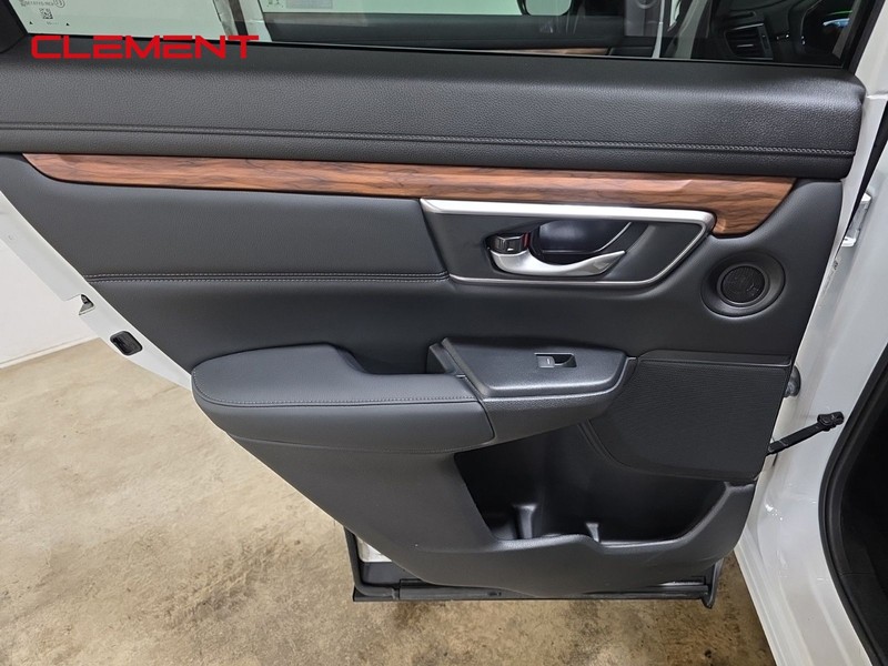 Honda CR-V Hybrid Vehicle Image 24