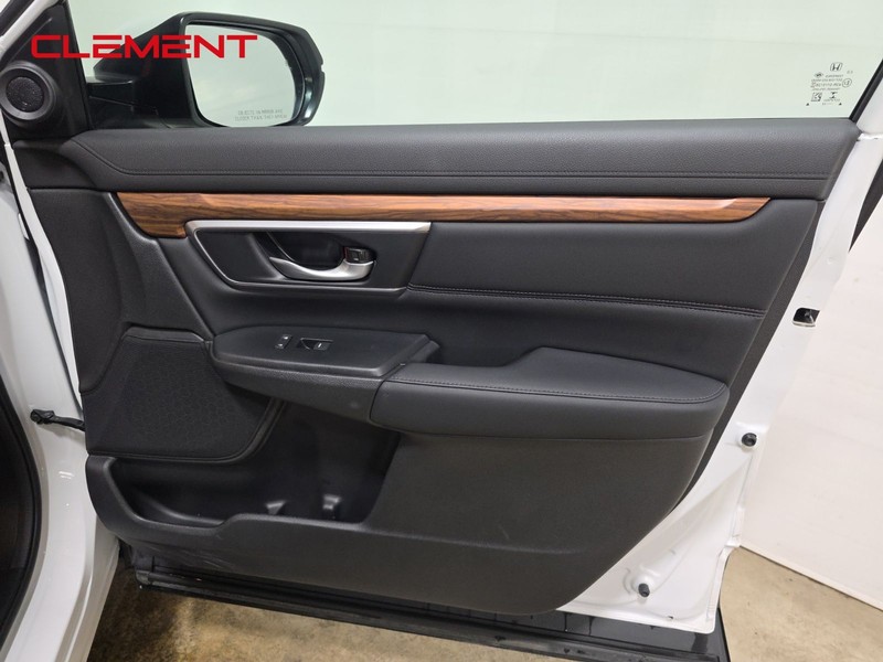 Honda CR-V Hybrid Vehicle Image 30