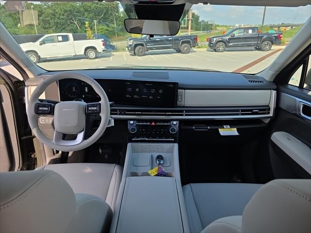 Hyundai Santa Fe Hybrid Vehicle Full-screen Gallery Image 11