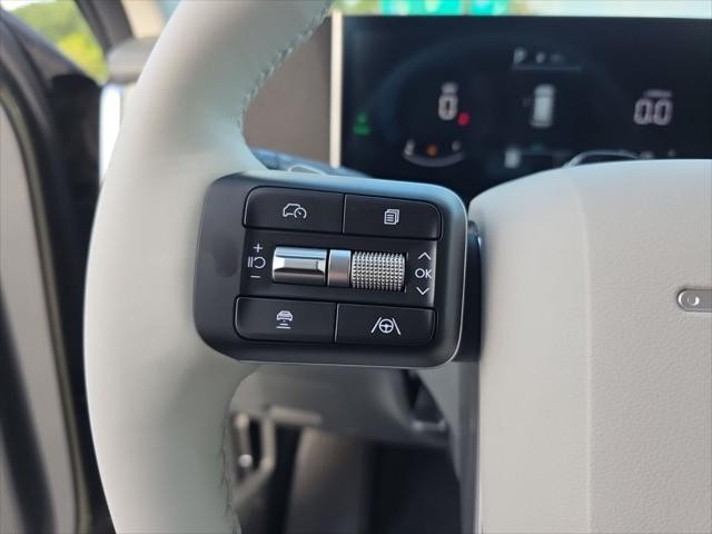 Hyundai Santa Fe Hybrid Vehicle Full-screen Gallery Image 15