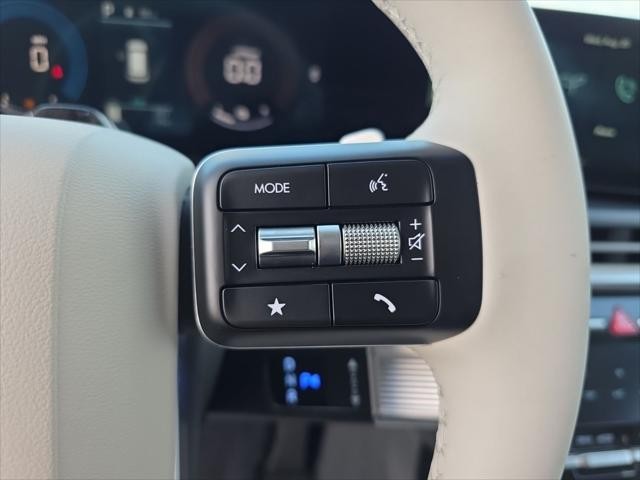 Hyundai Santa Fe Hybrid Vehicle Full-screen Gallery Image 16