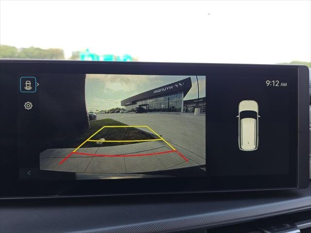 Hyundai Santa Fe Hybrid Vehicle Full-screen Gallery Image 21