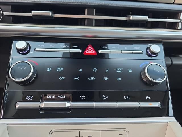 Hyundai Santa Fe Hybrid Vehicle Full-screen Gallery Image 22