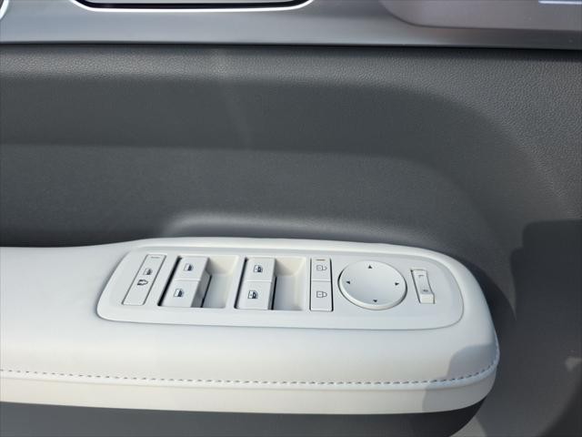 Hyundai Santa Fe Hybrid Vehicle Full-screen Gallery Image 24