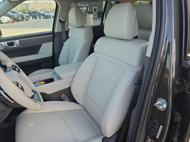 Hyundai Santa Fe Hybrid Vehicle Full-screen Gallery Image 27