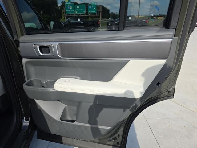 Hyundai Santa Fe Hybrid Vehicle Full-screen Gallery Image 28