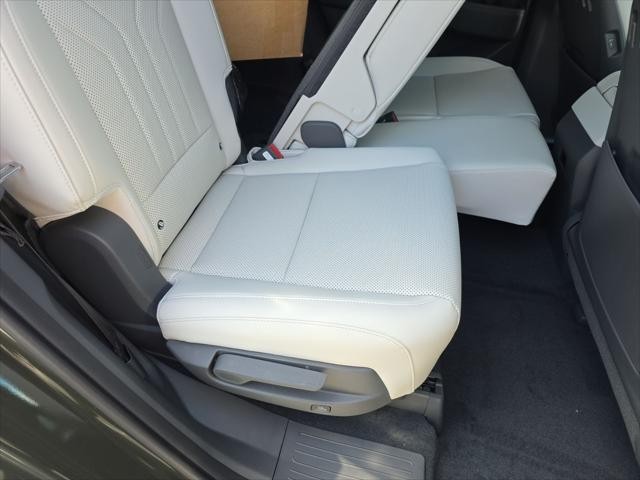 Hyundai Santa Fe Hybrid Vehicle Full-screen Gallery Image 29