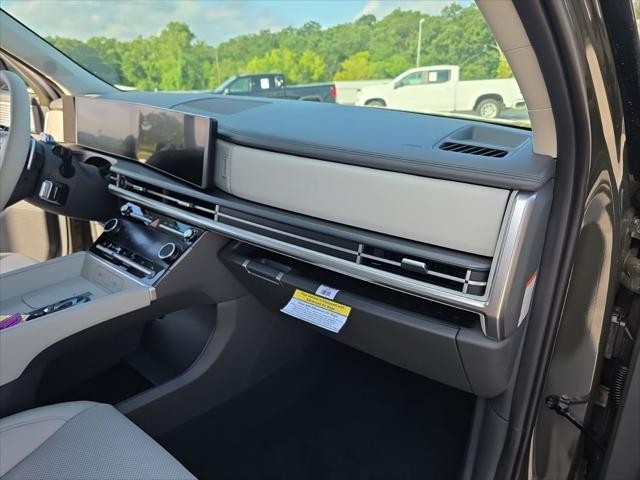 Hyundai Santa Fe Hybrid Vehicle Full-screen Gallery Image 32