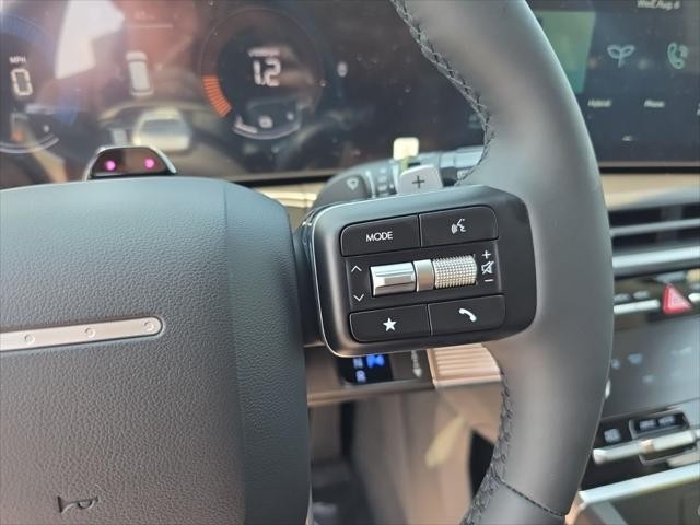 Hyundai Santa Fe Hybrid Vehicle Full-screen Gallery Image 15