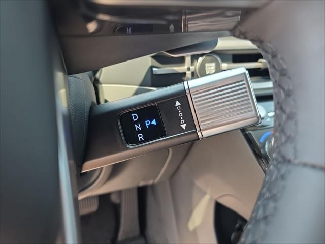 Hyundai Santa Fe Hybrid Vehicle Full-screen Gallery Image 16