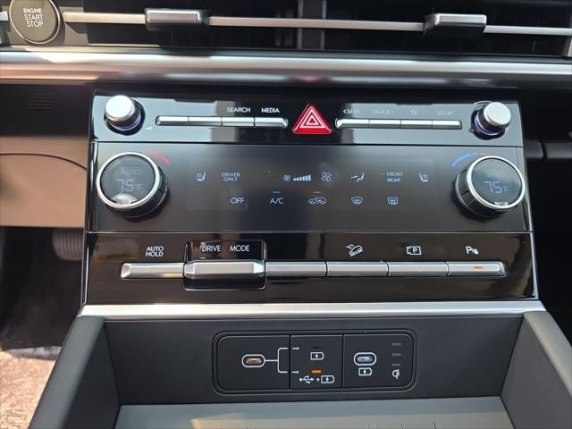 Hyundai Santa Fe Hybrid Vehicle Full-screen Gallery Image 20