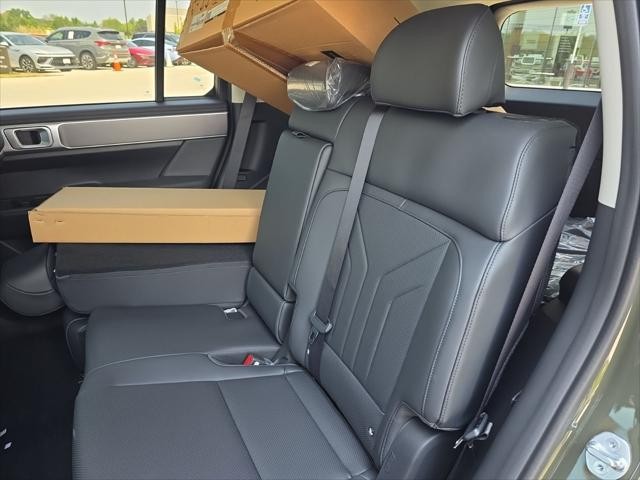 Hyundai Santa Fe Hybrid Vehicle Full-screen Gallery Image 28