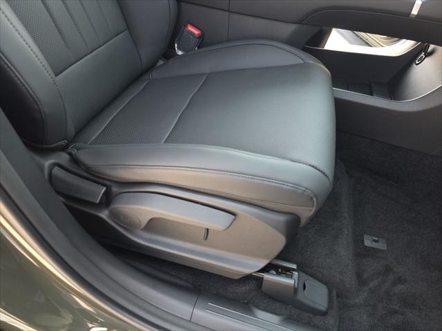 Hyundai Santa Fe Hybrid Vehicle Full-screen Gallery Image 29