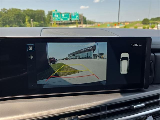 Hyundai Santa Fe Hybrid Vehicle Full-screen Gallery Image 32