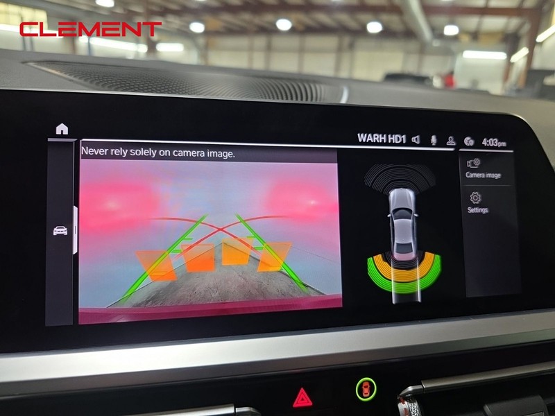 BMW 3 Series Vehicle Image 17