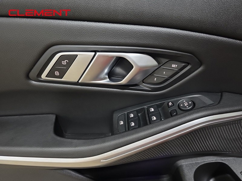BMW 3 Series Vehicle Image 22