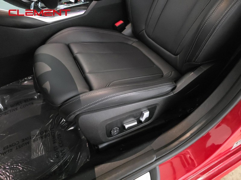 BMW 3 Series Vehicle Image 24