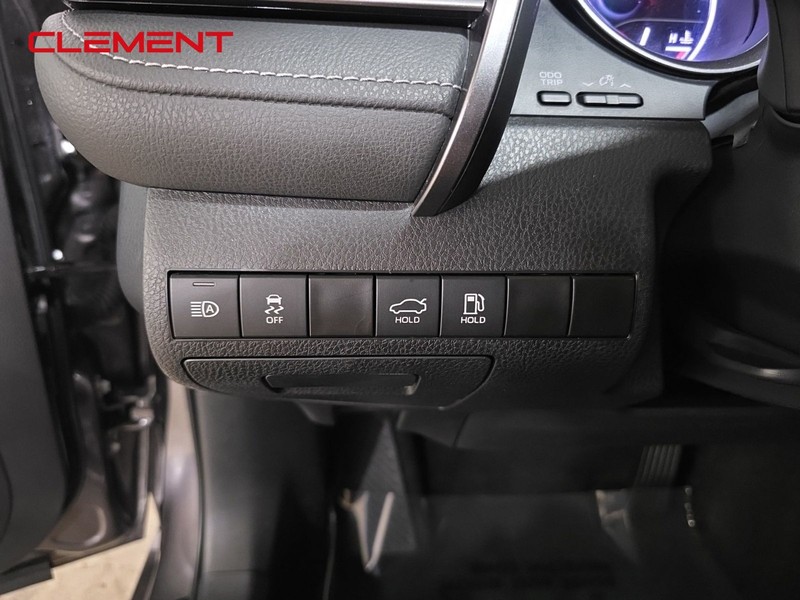 Toyota Camry Vehicle Image 10