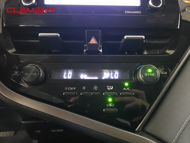 Toyota Camry Vehicle Image 18