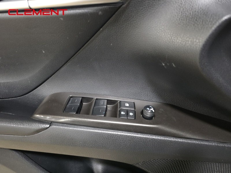 Toyota Camry Vehicle Image 21