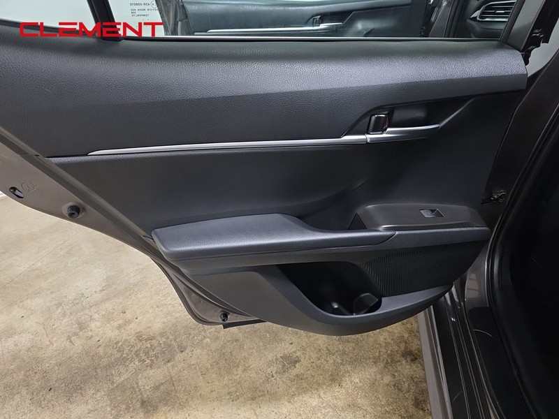 Toyota Camry Vehicle Image 25