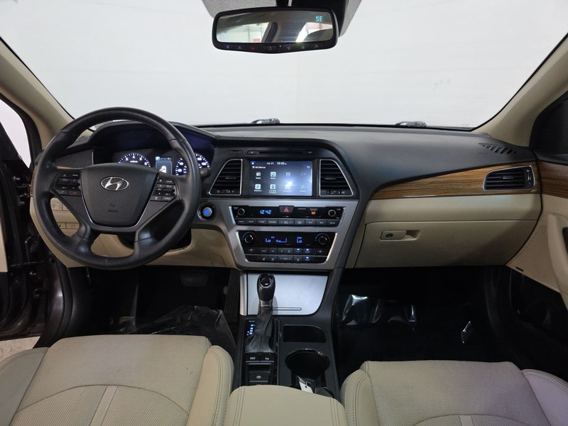 Hyundai Sonata Vehicle Image 09