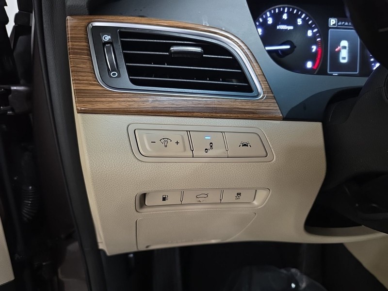 Hyundai Sonata Vehicle Image 10