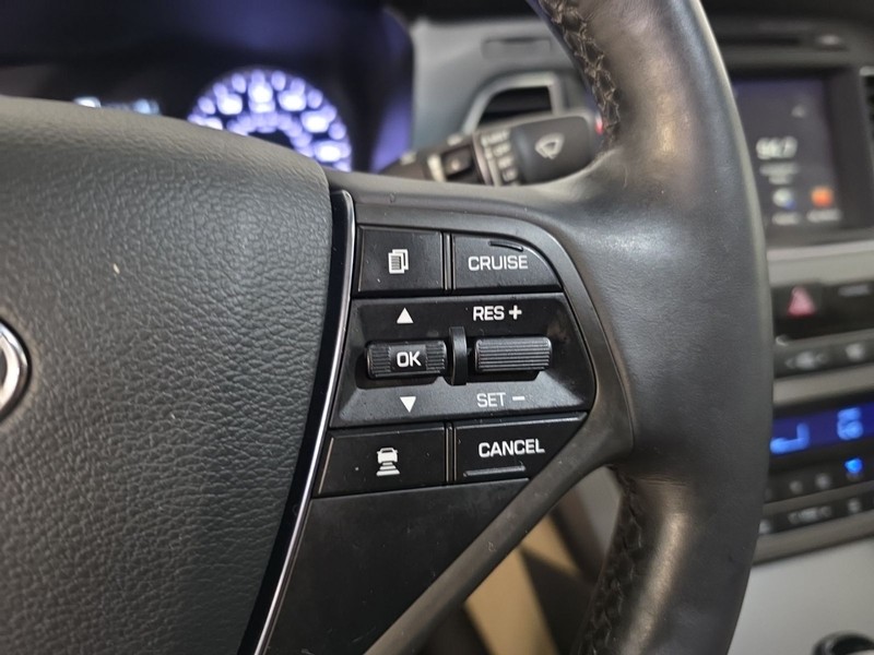 Hyundai Sonata Vehicle Image 12