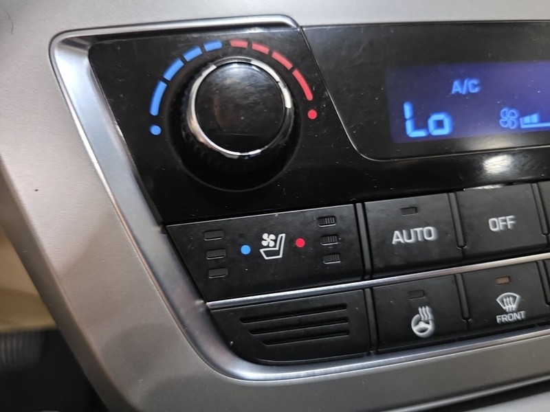 Hyundai Sonata Vehicle Image 18