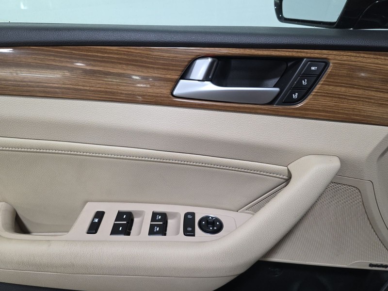 Hyundai Sonata Vehicle Image 22