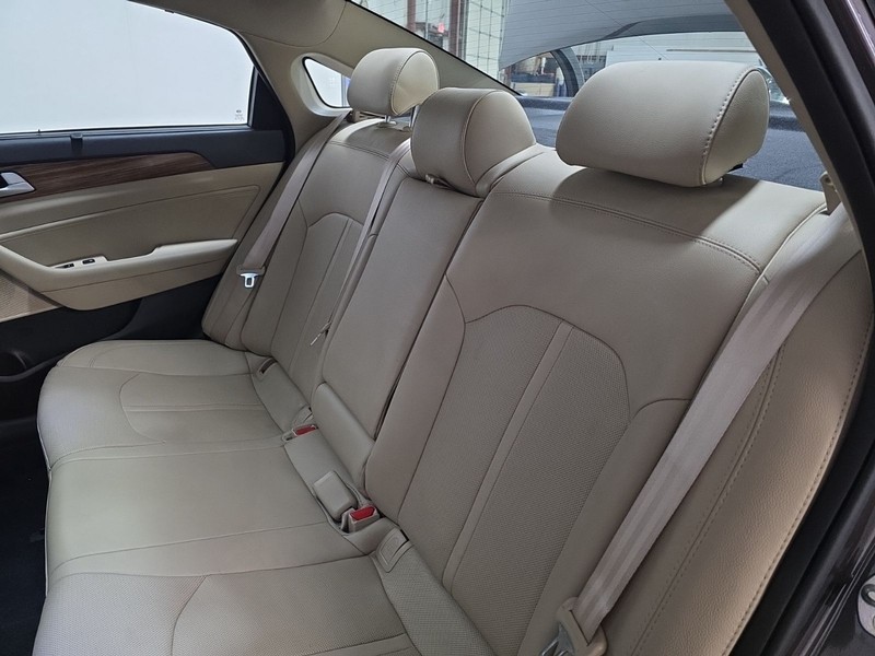 Hyundai Sonata Vehicle Image 28