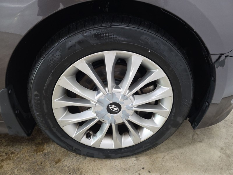 Hyundai Sonata Vehicle Image 33