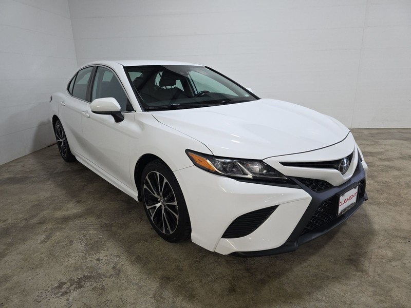 Toyota Camry Vehicle Image 03