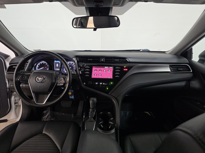 Toyota Camry Vehicle Image 09