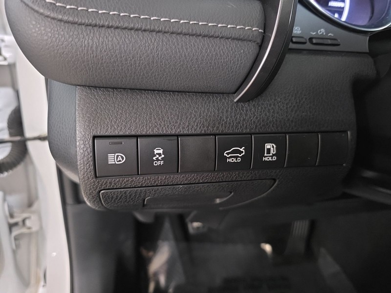 Toyota Camry Vehicle Image 10