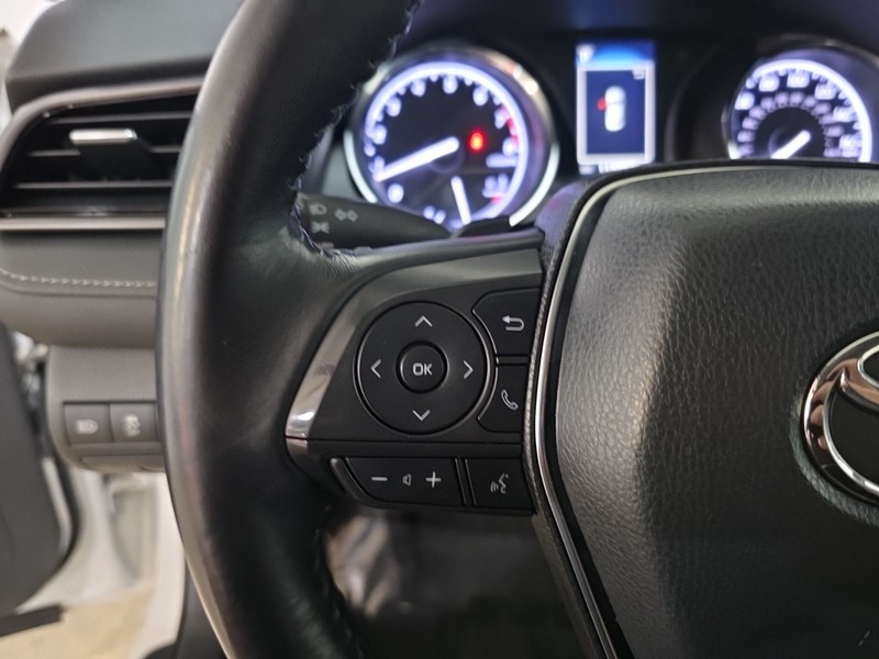 Toyota Camry Vehicle Image 11