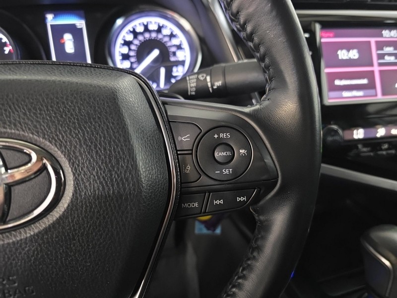Toyota Camry Vehicle Image 12