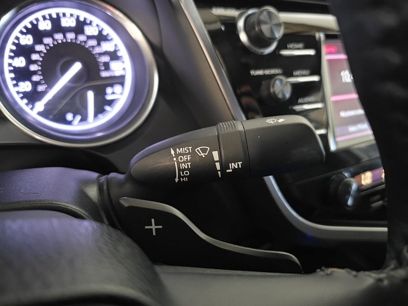 Toyota Camry Vehicle Image 13