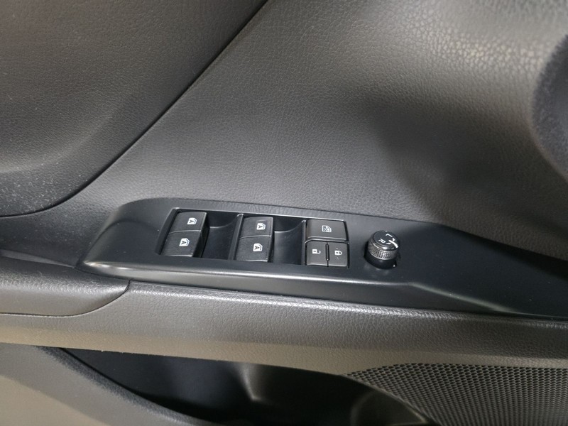 Toyota Camry Vehicle Image 18