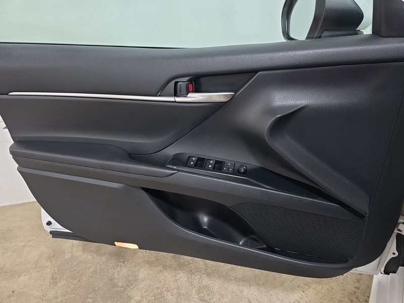 Toyota Camry Vehicle Image 19