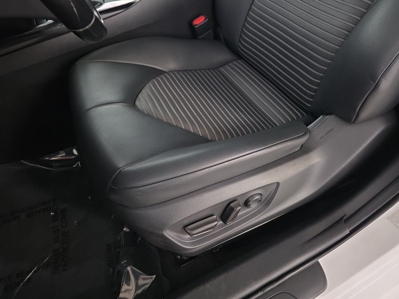 Toyota Camry Vehicle Image 20