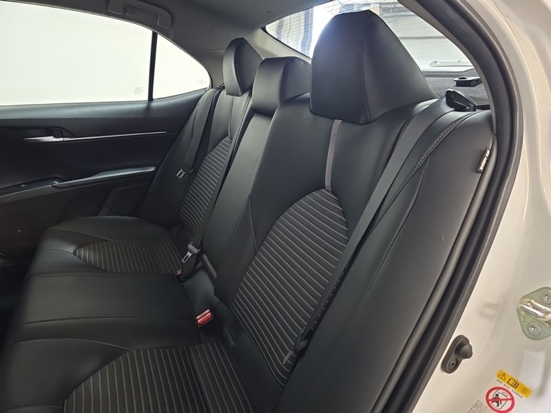 Toyota Camry Vehicle Image 24