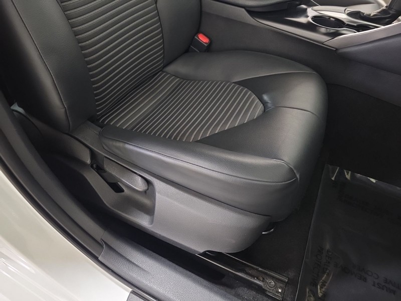 Toyota Camry Vehicle Image 26