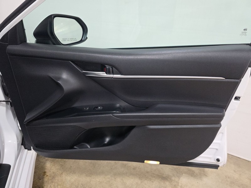 Toyota Camry Vehicle Image 28
