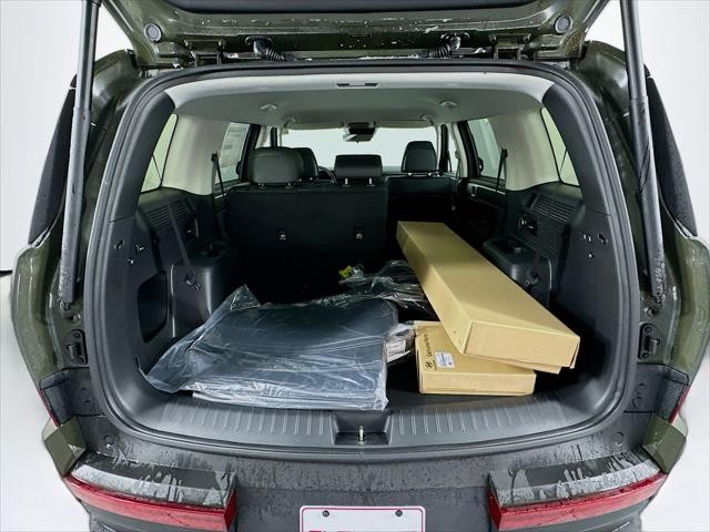 Hyundai Santa Fe Hybrid Vehicle Image 09